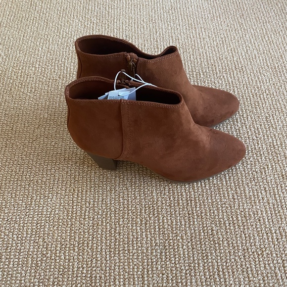 Women's Old Navy Brown Booties, Size 9 - Picture 5 of 7